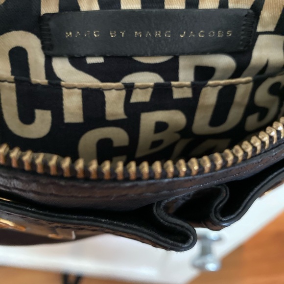 Marc by Marc Jacobs black leather cross body bag - Picture 3 of 4